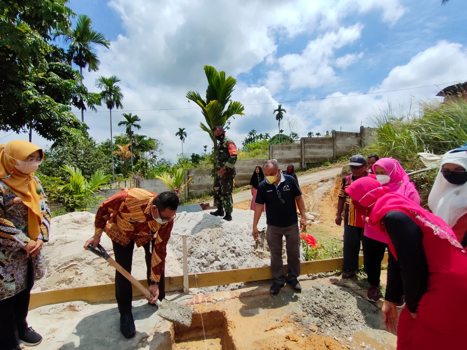 Letakan Batu Pertama RLH, Camat Kulim: Semoga Bantuan ini Bermanfaat 
