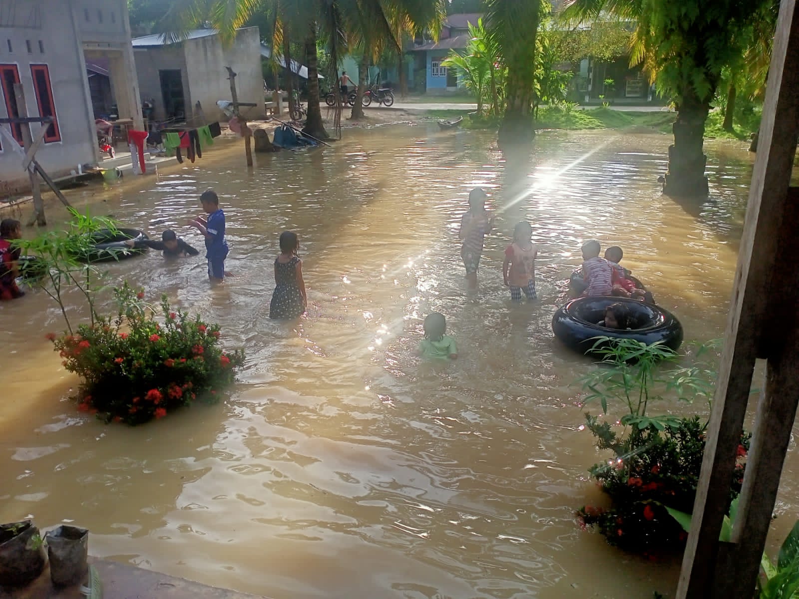 Pantau Banjir Inhu, BPBD Riau Siagakan Personil dan Peralatan