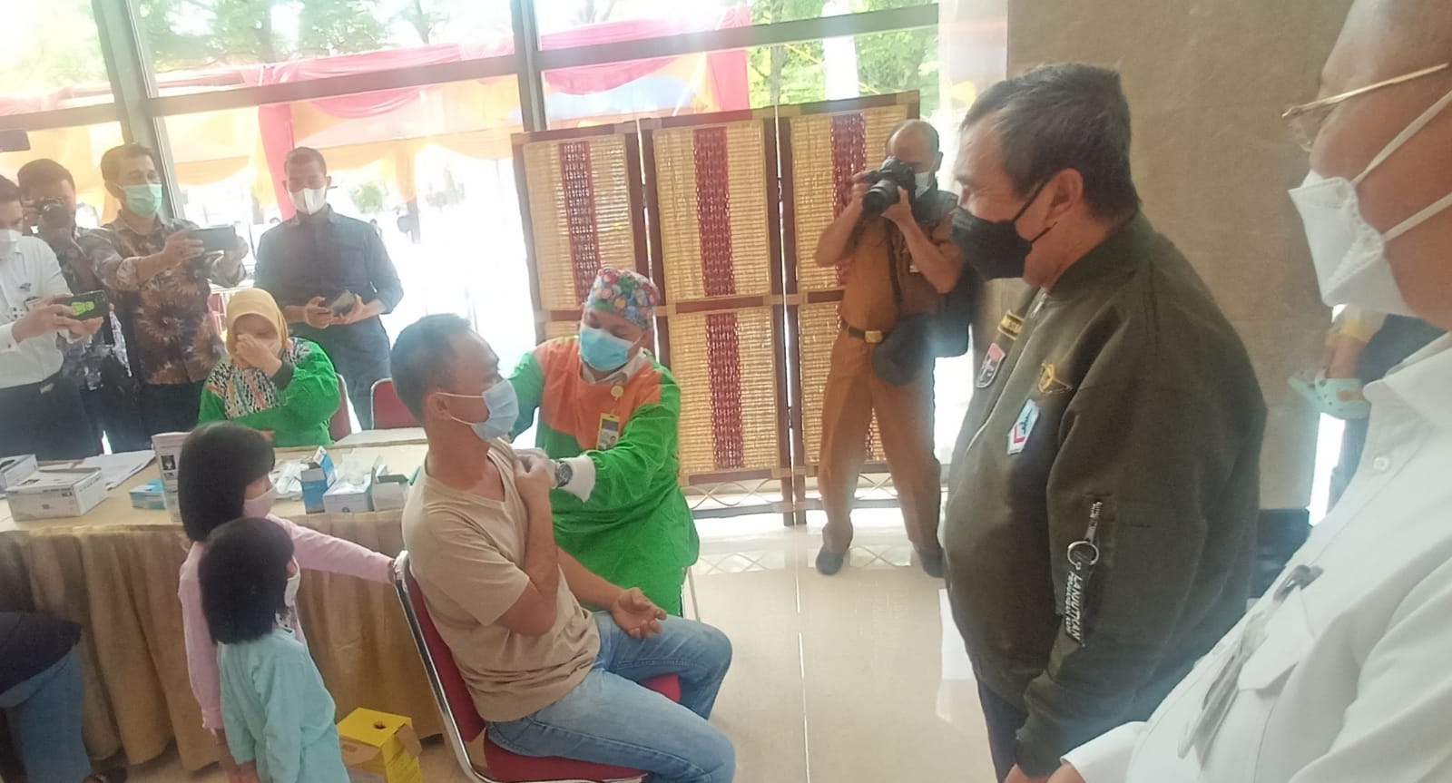 Gubri Sapa Warga Peserta Vaksinasi BRK