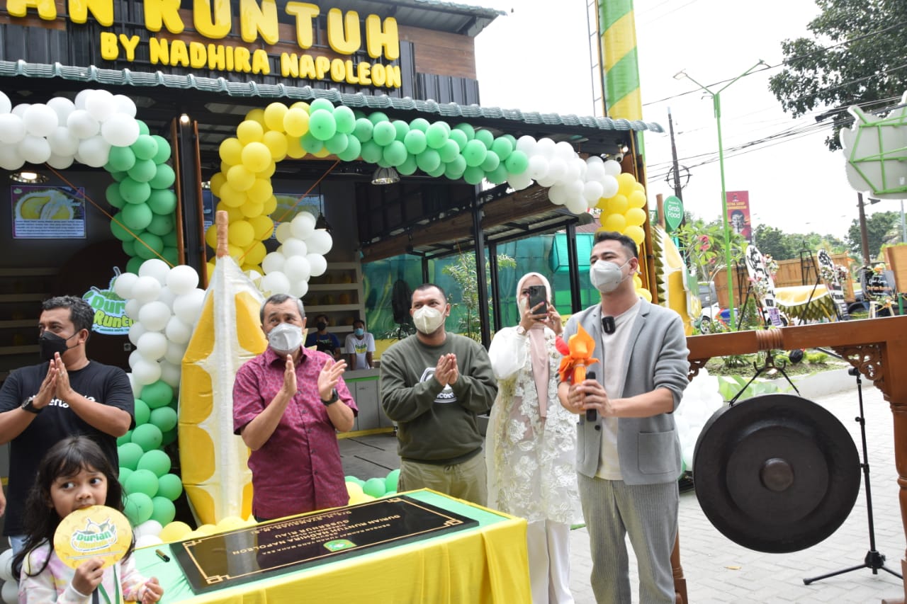 Grand Opening Durian Runtuh, Raffi Ahmad dan Gubri Nikmati Level Baru Makan Durian
