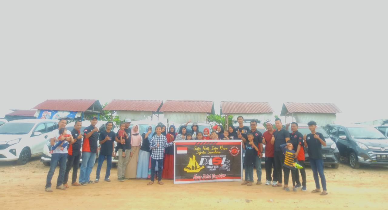DaSI Riau Gelar Kopdar Di Pantai Koneng 