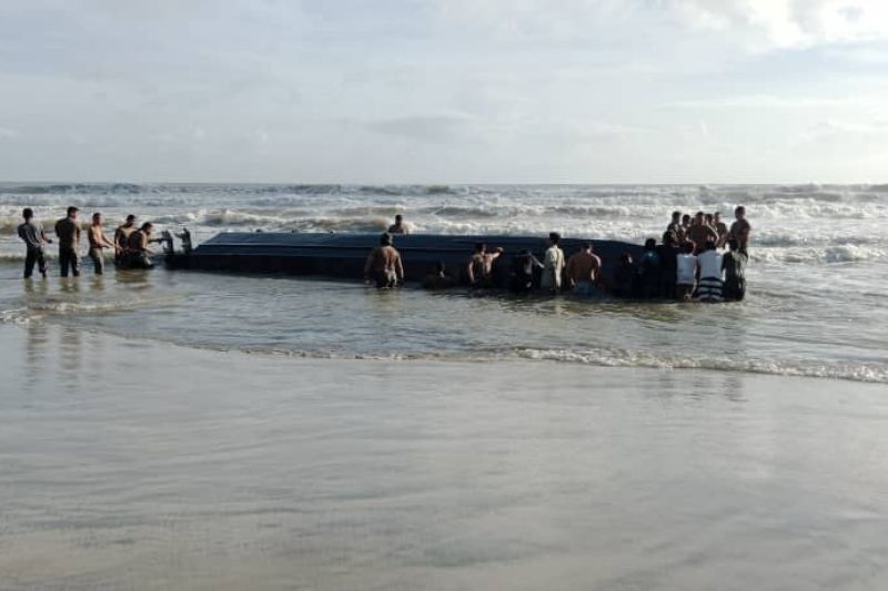 Kapal Bermuatan TKI Ilegal Tenggelam, 27 Warga Indonesia Masih Hilang