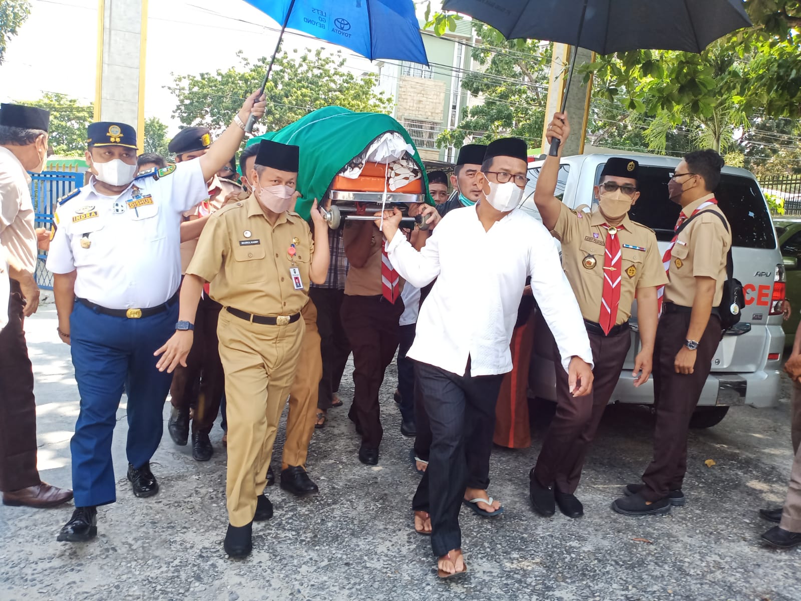 Sambil Terisak, Gubri Sebut Almarhum Azaly Djohan Sosok Panutan dan Pekerja Keras