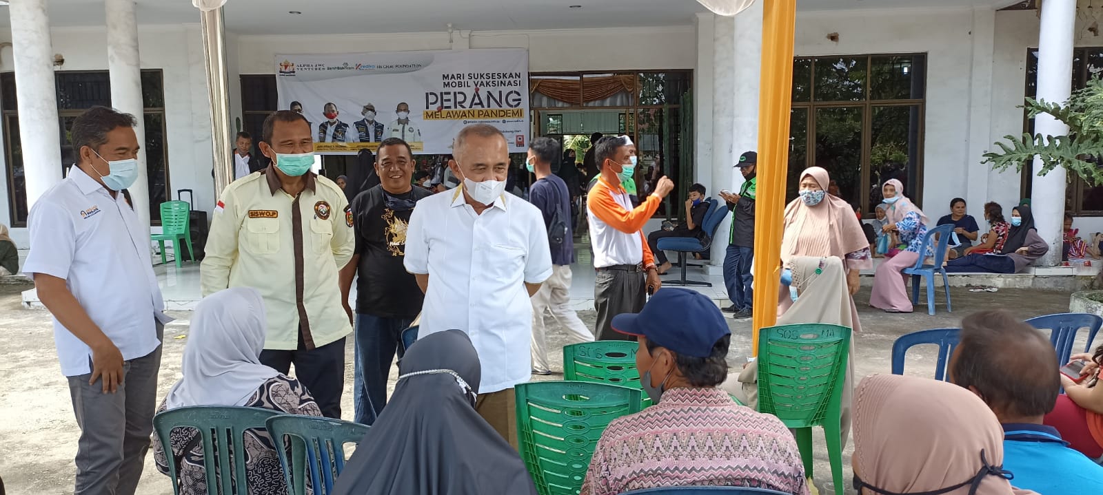 Ditaja Kadin, Andi Rachman Tinjau Vaksinasi Gotong Royong di Tenayan Raya 