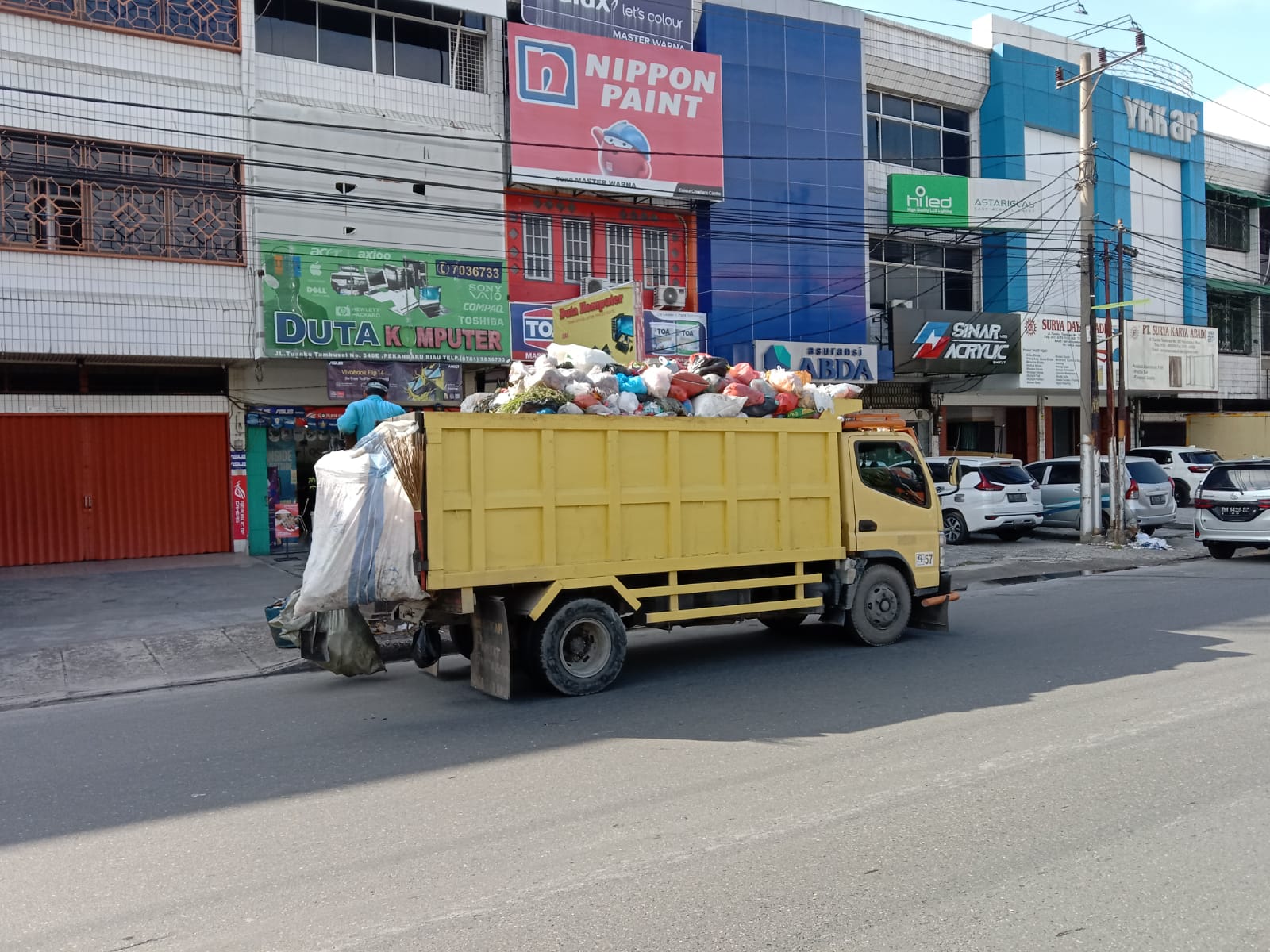 Hindari Tumpukan, PT GTJ Mulai Angkut Sampah di Zona Satu
