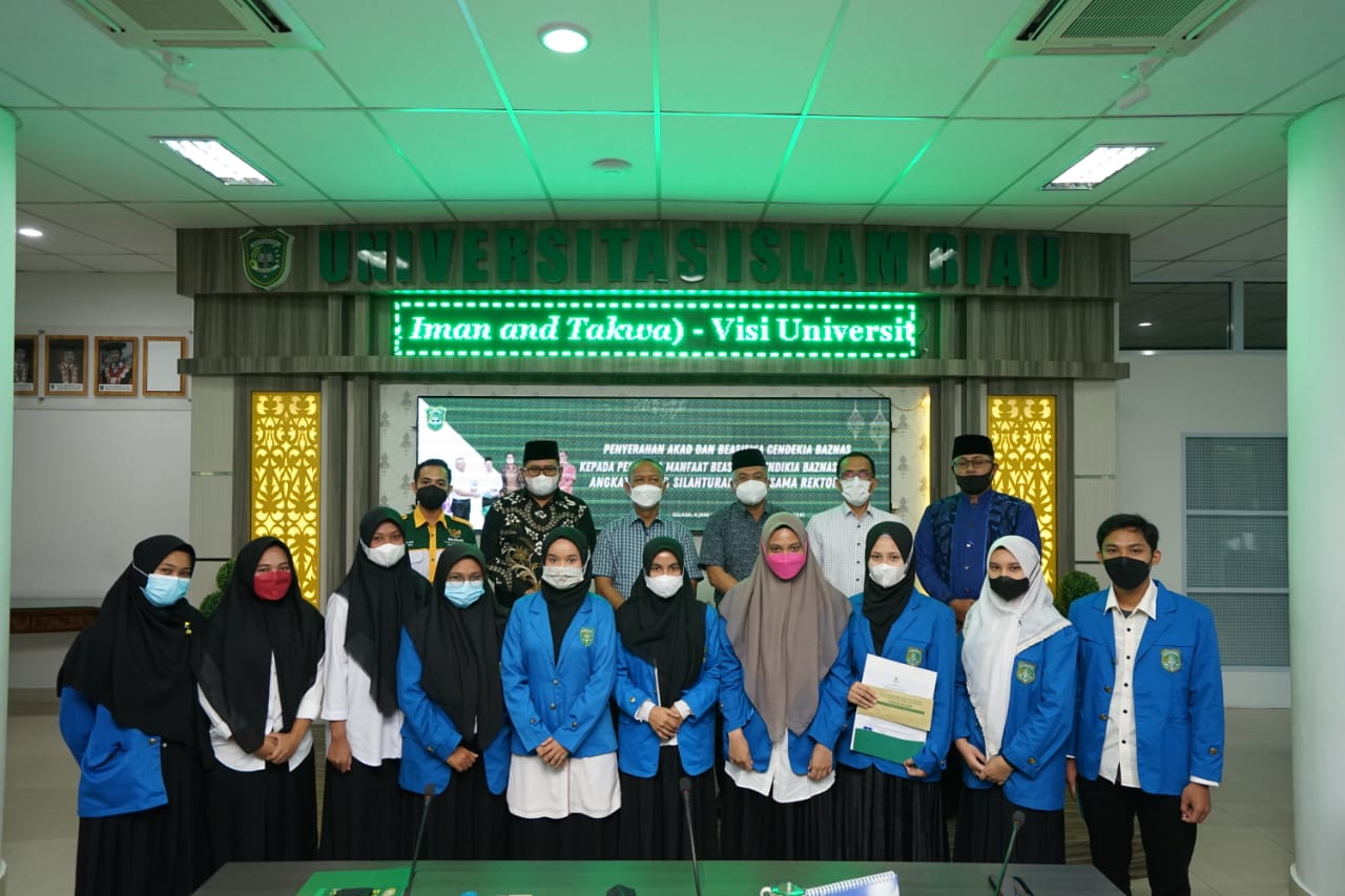 BASNAS Salurkan Beasiswa untuk 10 Mahasiswa UIR 