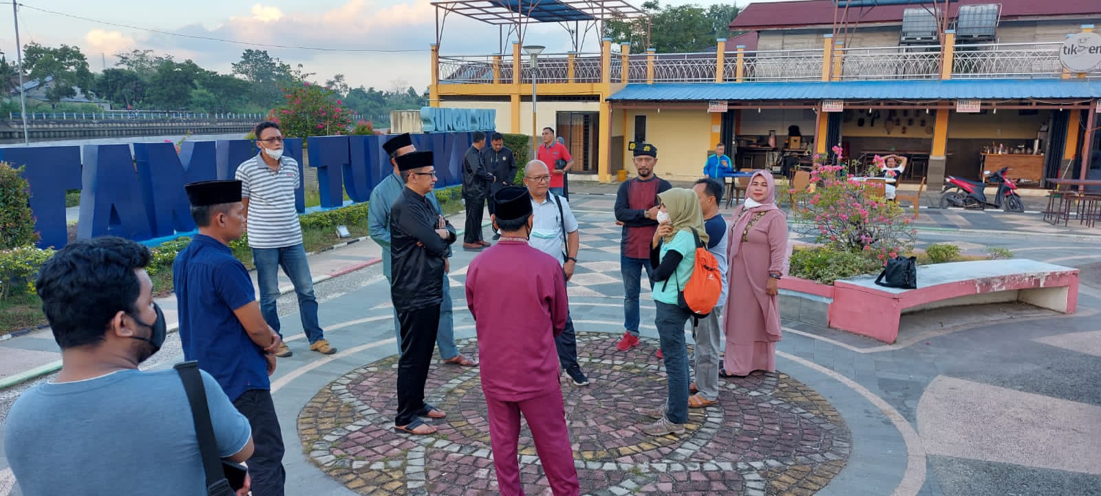 Syukuran HPN dan HUT, PWI Riau dan  LAMR Pekanbaru Gelar Makan Behidang