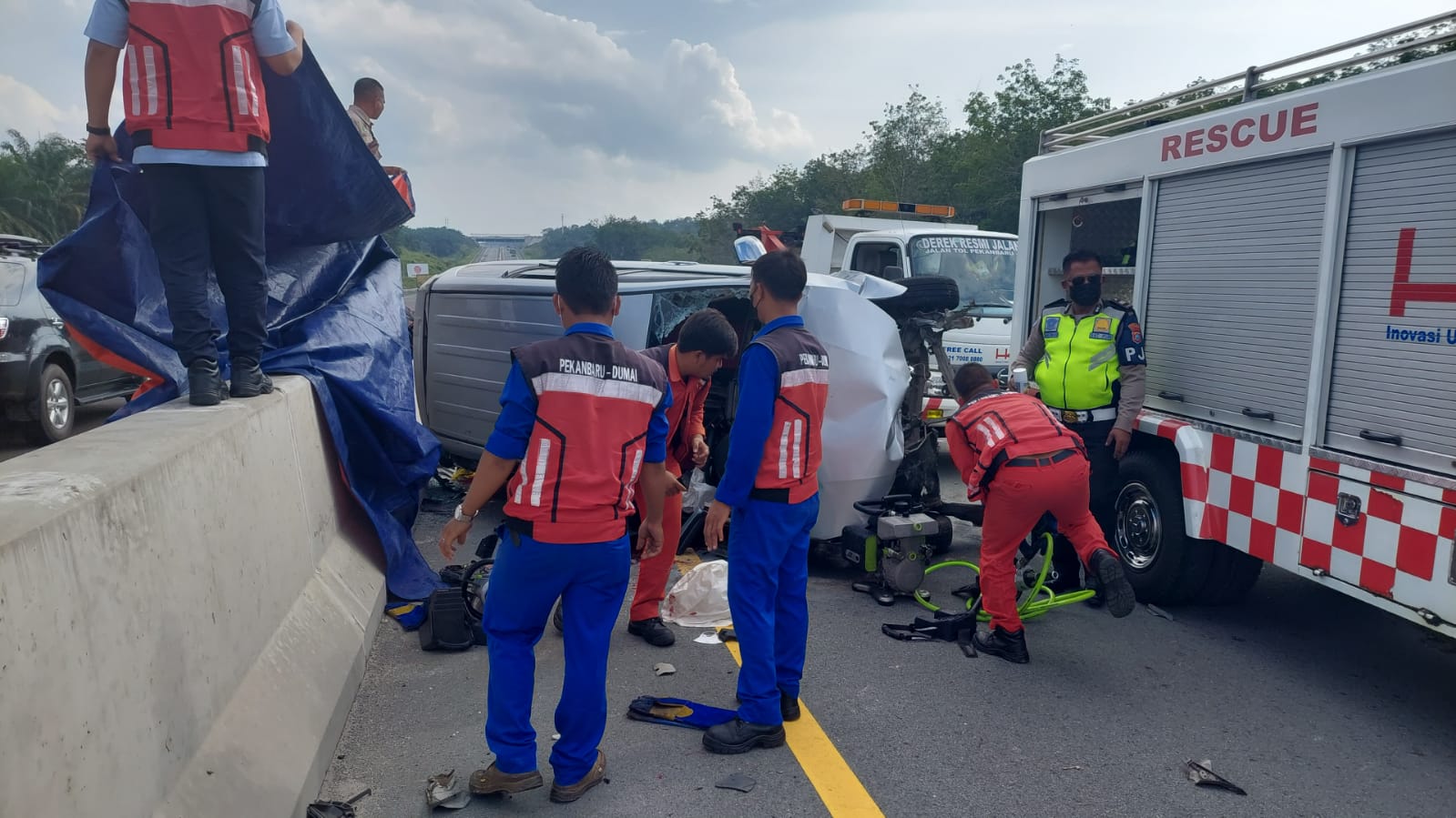 Kecelakaan Minibus di Tol Permai, Supir Tewas Satu Penumpang Luka Ringan