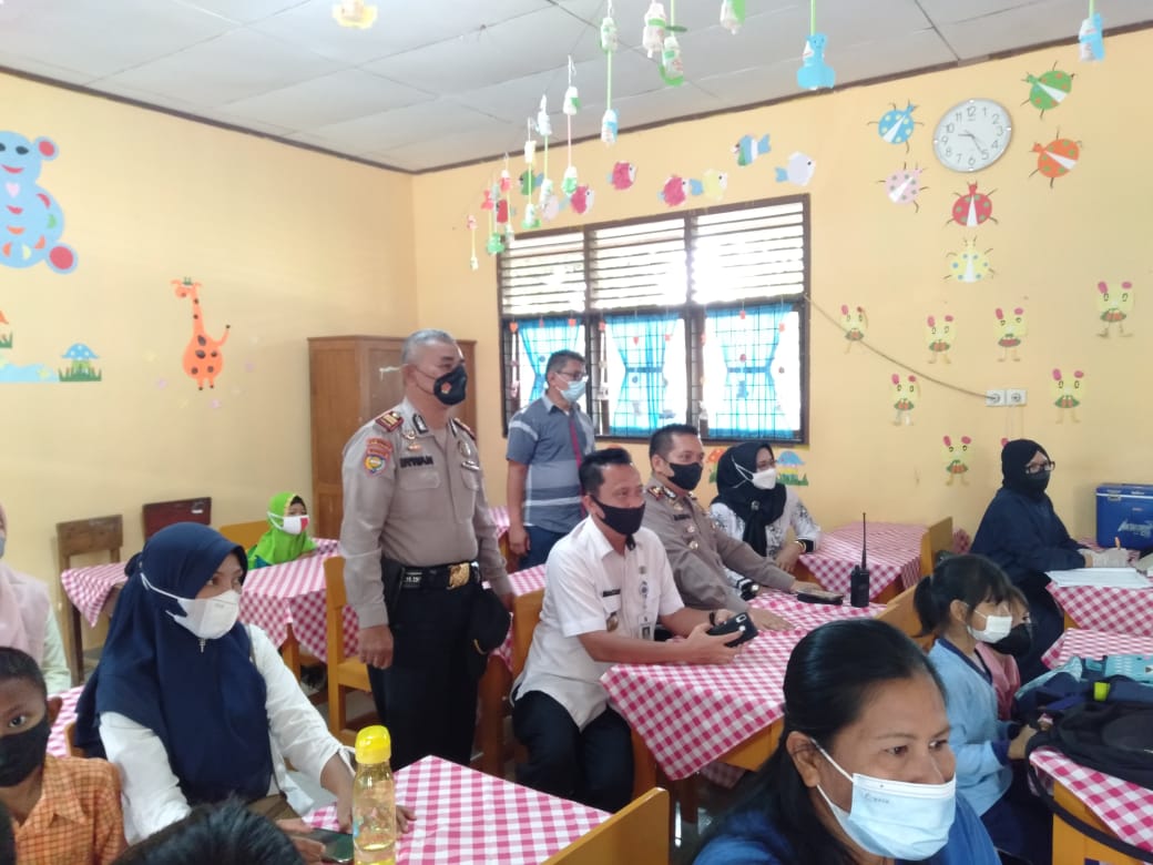 174 Murid SDN 122 Bencah Lesung Terima Suntikan Vaksin Covid-19