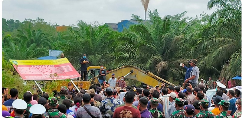 Tak Terima Pabrik Disegel, Karyawan PT SIPP Nyaris Bentrok dengan Aparat