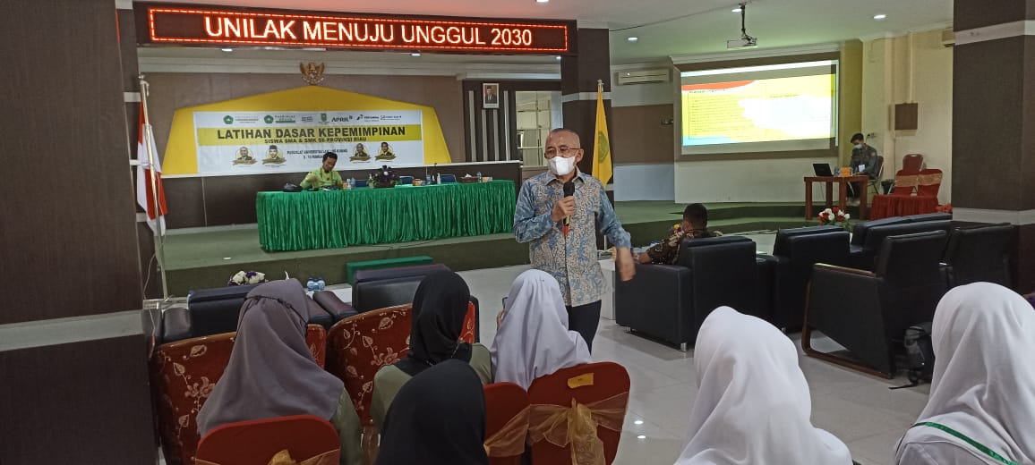 Mantan Gubernur Riau Beri Motivasi Kepemimpinan Pada Siswa SMA