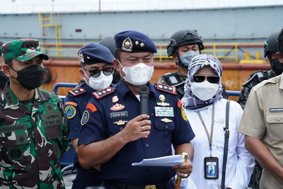 KKP Tangkap Kapal dan ABK Angkut Pasir di Pulau Rupat