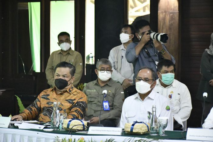 Bahas Potensi Hutan Mangrove, Sekdaprov Riau Hadiri Pertemuan dengan Me-LHK RI