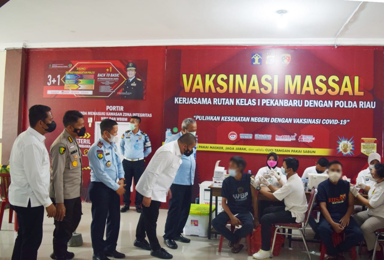 900 Warga Binaan Rutan Pekanbaru Ikuti Vaksinasi Covid-19