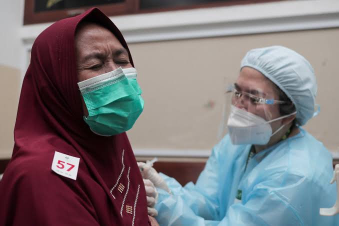 Penyakit Penyerta dan Penolakan Jadi Kendala Vaksin Lansia di Pekanbaru