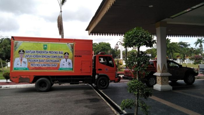 Dilepas Gubri, Riau Kirim Bantuan  Senilai Rp: 663 Juta Untuk Korban Gempa Pasaman 