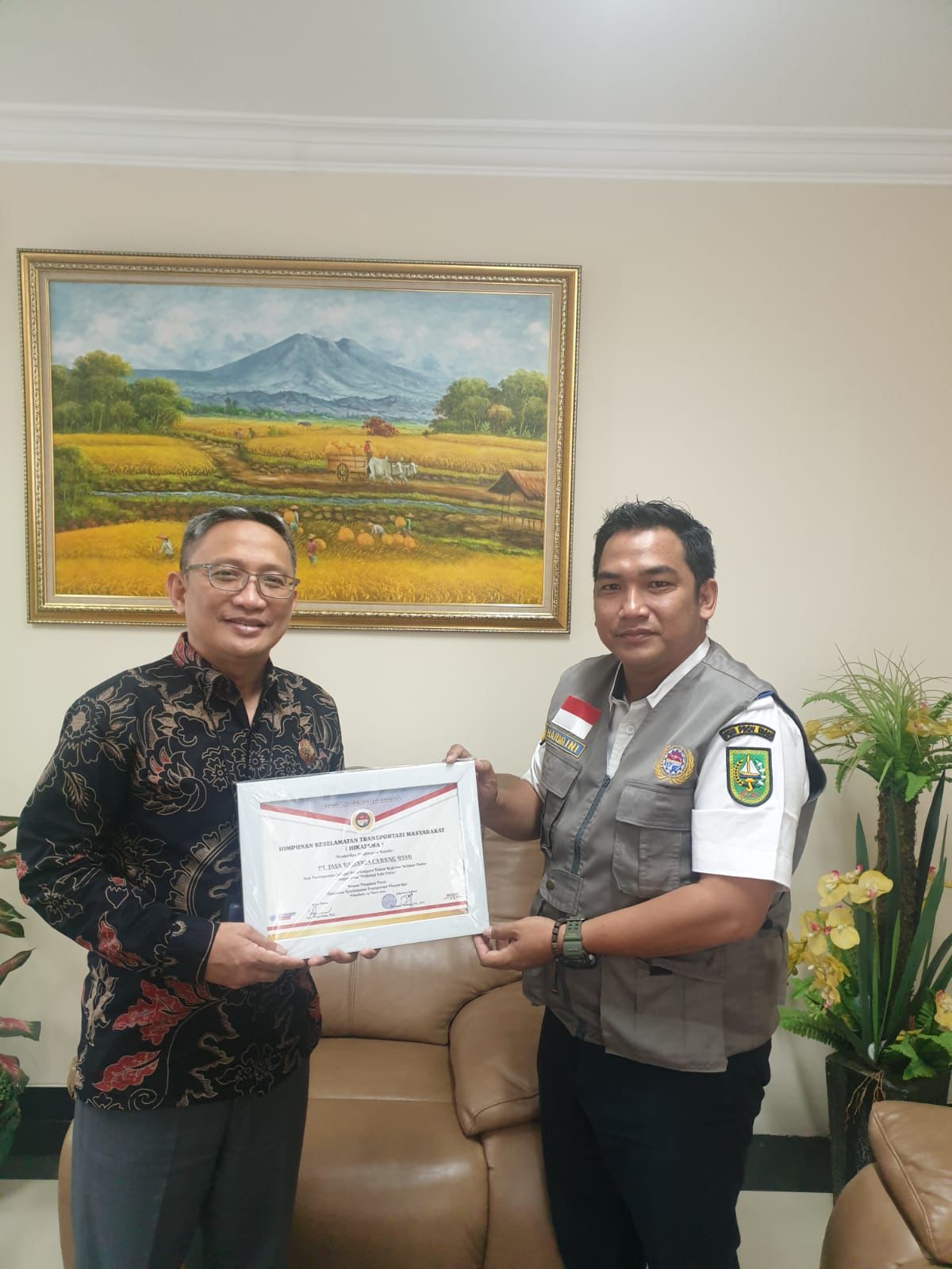 Hikatama Beri Piagam Penghargaan untuk PT Jasa Raharja Riau