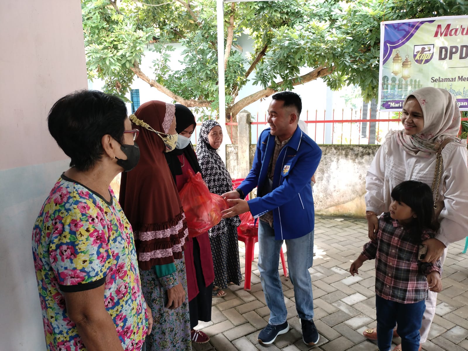 Safari Ramadan di Beberapa Titik, Fuad Santoso Bagikan Sembako dan Santunan