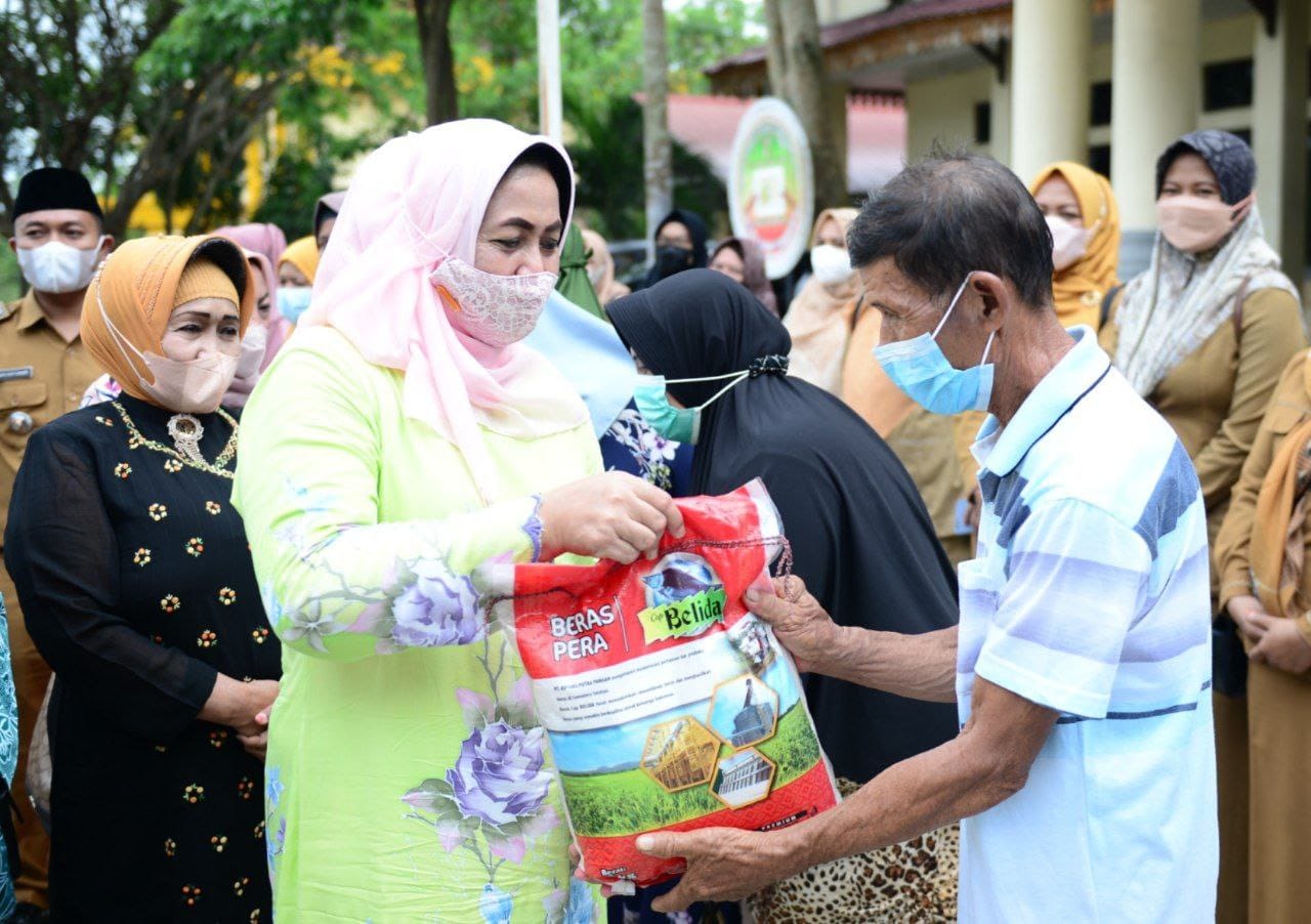Lagi, PKK Riau  Bantu Sembako untuk Masyarakat Kurang Mampu