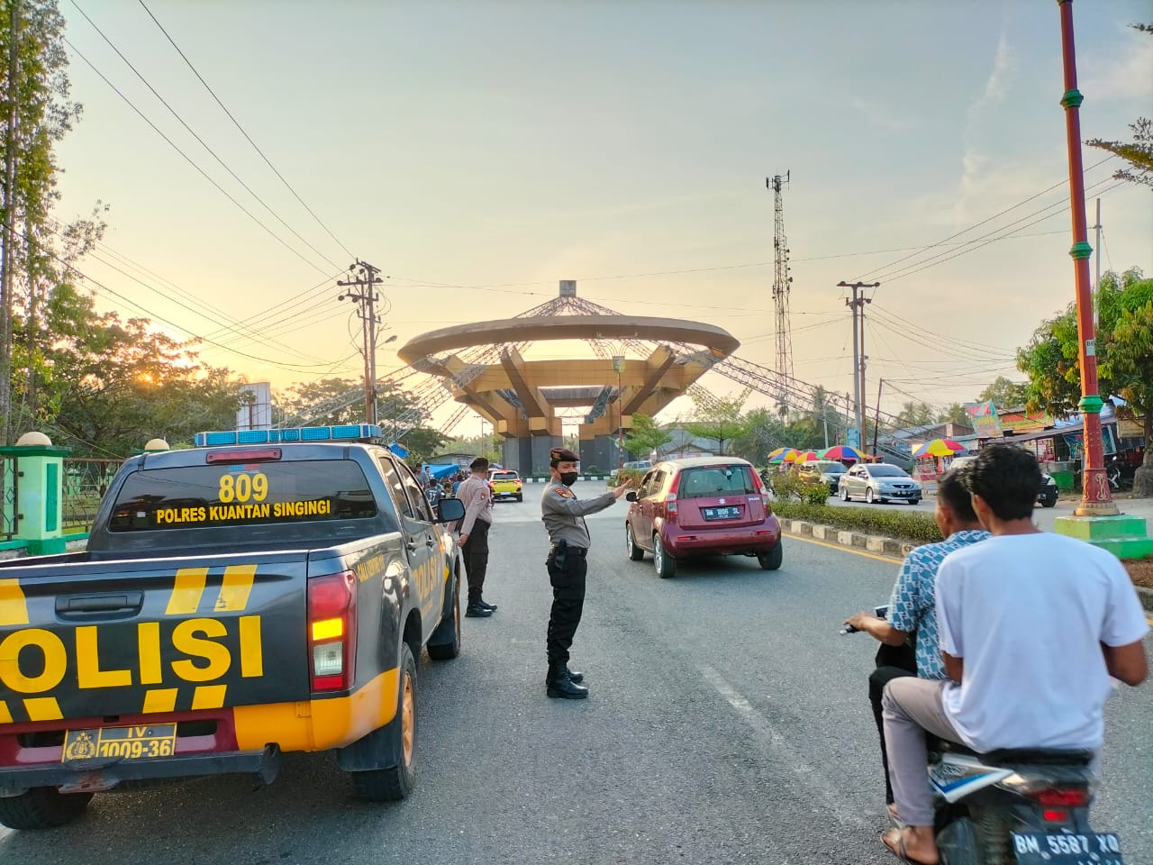 Jelang Buka Puasa, Polres Kuansing Lakukan Turjawali di Lokasi Keramaian 