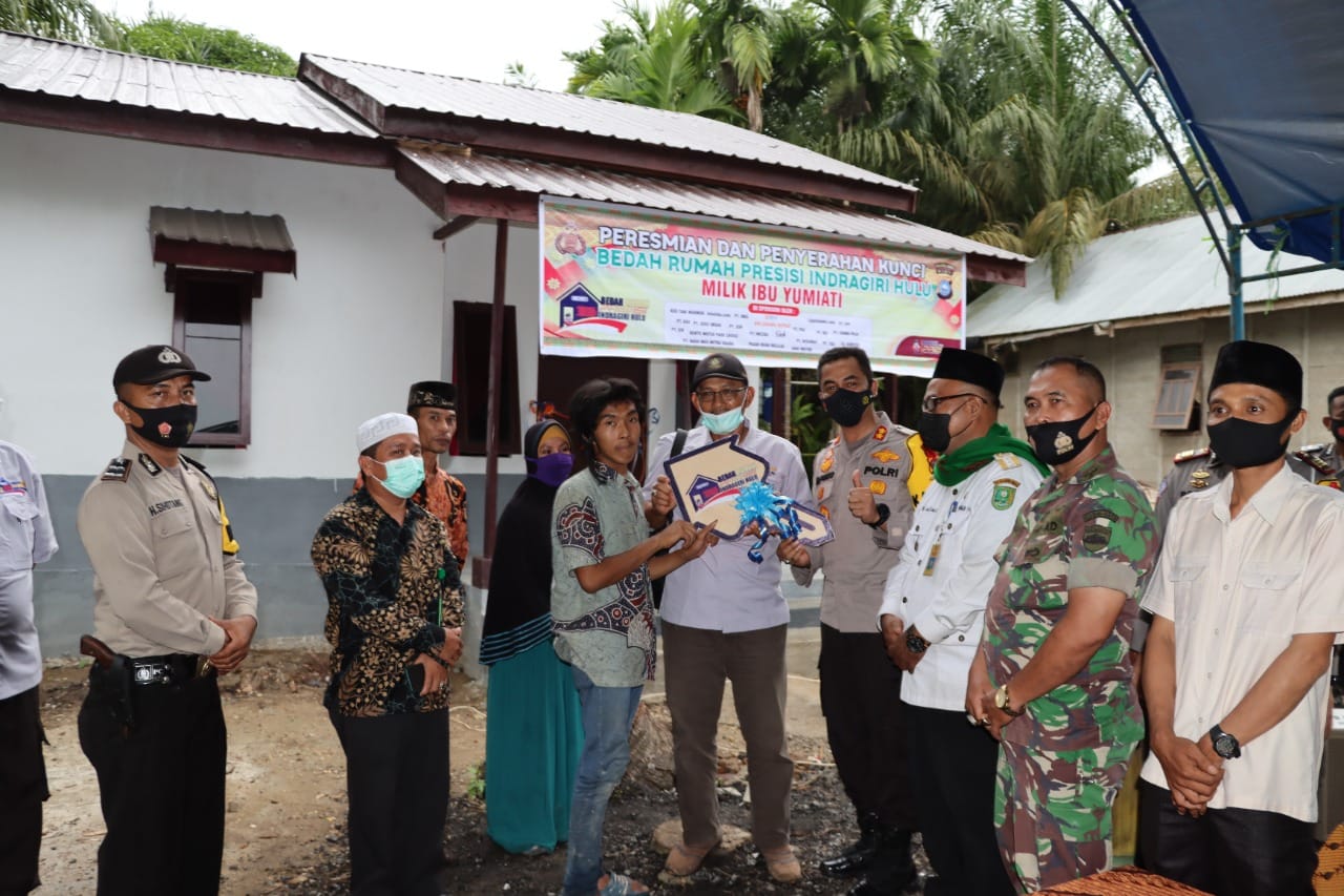 Bahagia, Yumiati dan Keluarga Dapat Rumah BaruÂ Jelang Lebaran