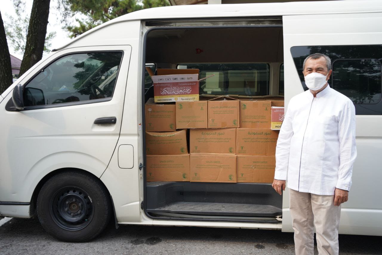 Dubes Arab Saudi Hadiahi Pemprov Riau 600 Al Quran dan 4 Ton Kurma