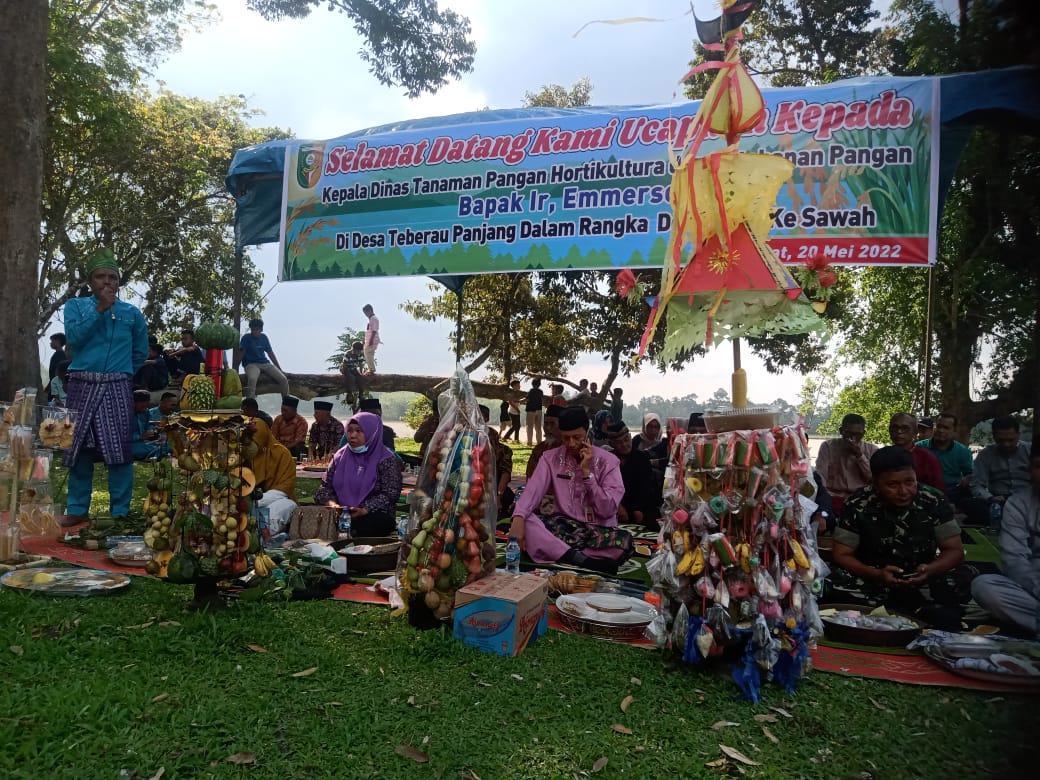 Hadapi Tahun Tanam Padi, Masyarakat Desa Teberau Panjang Gelar Doa Padang