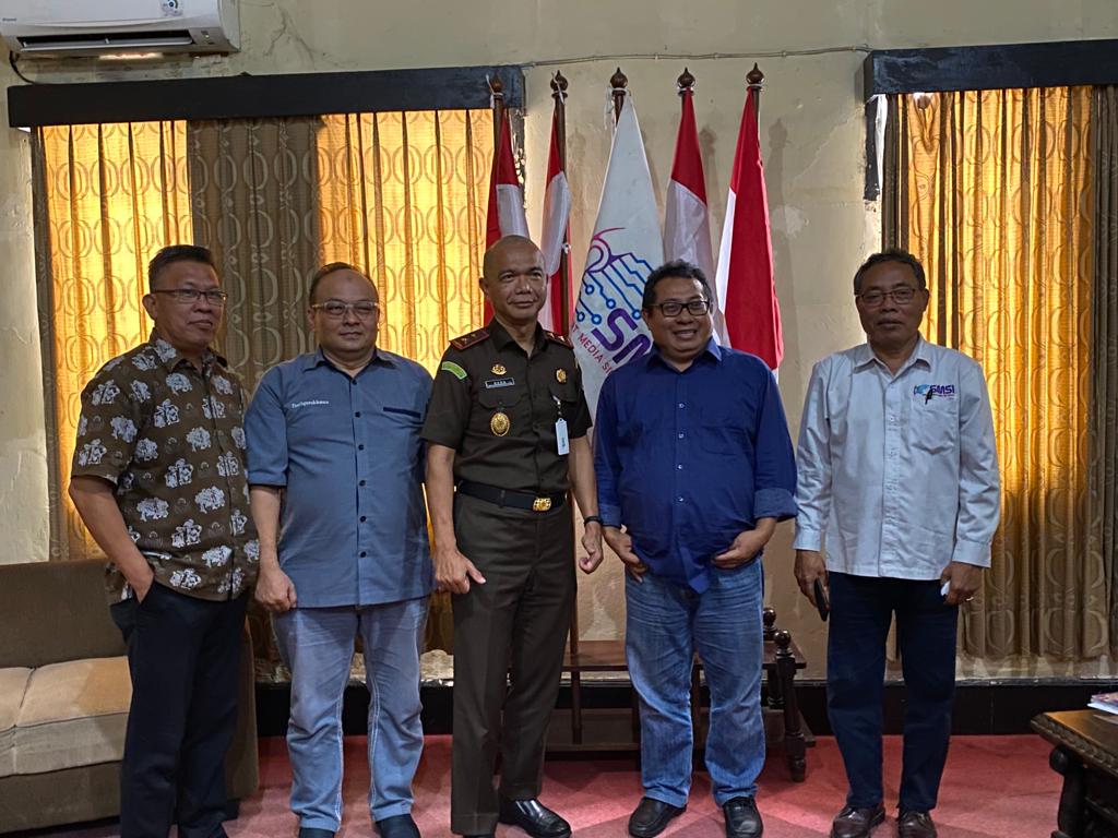 Diskusi Lingkar Merdeka-SMSI, Dr Reda Manthovani : Kenali Bahaya Bermedsos 
