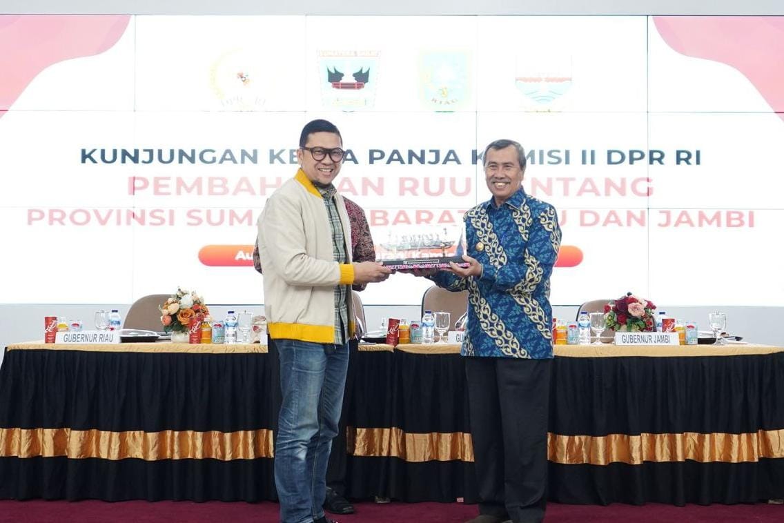 Di Hadapan Komisi II DPR RI, Gubri Minta Tenaga Honor Diprioritaskan Jadi CPNS