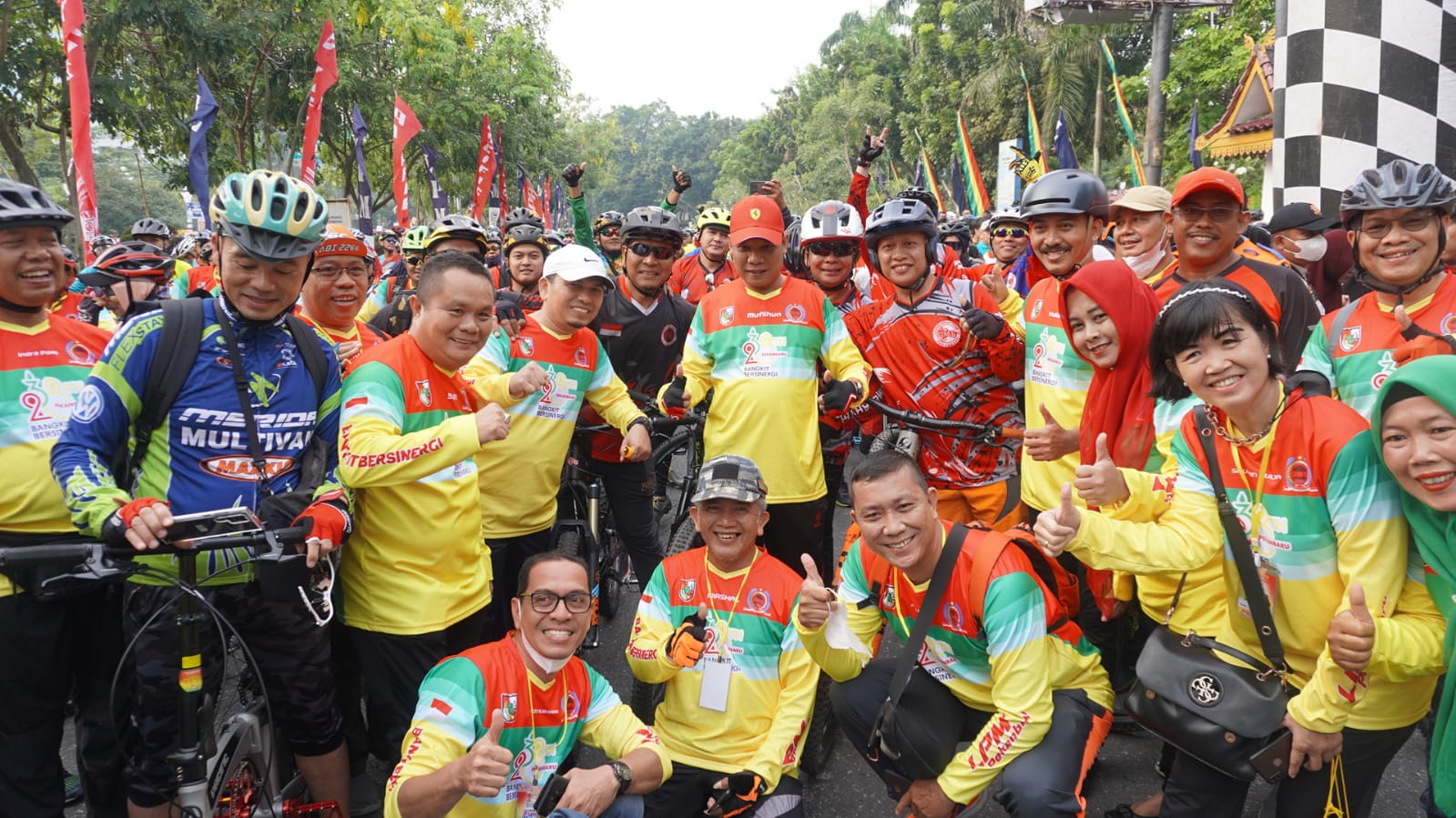 Ribuan Peserta Meriahkan Fun Bike HUT Kota Pekanbaru ke-238 dan LPM ke-22