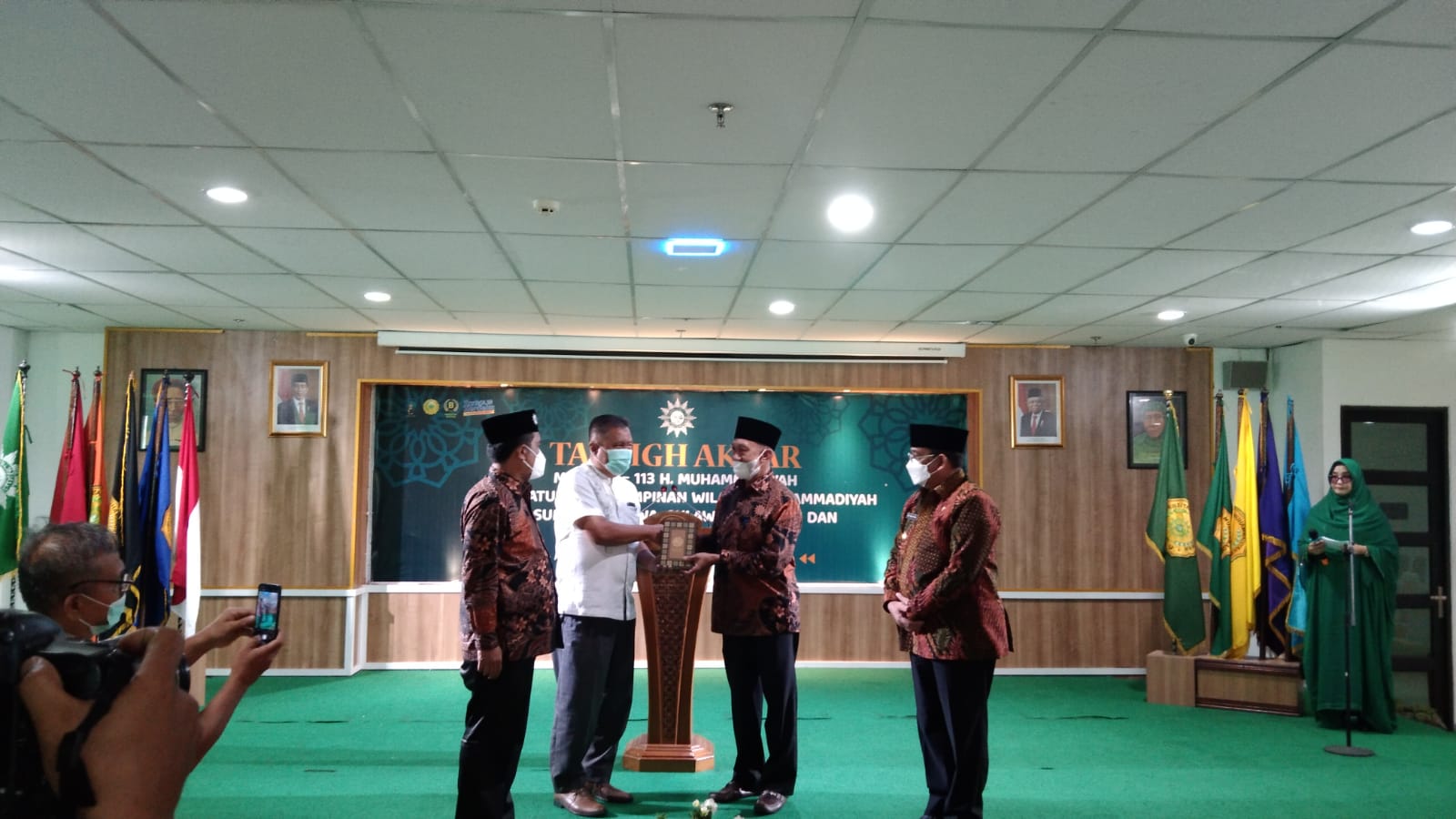 UMRI Terima Bantuan 1.000 Alquran dari PT.Arara Abadi