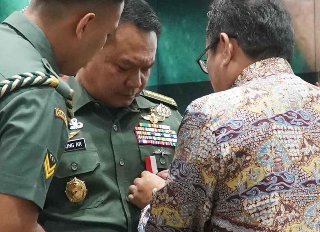 PIN Emas SMSI Wujud Apresiasi Pers pada KSAD Jenderal Dudung Abdurachman
