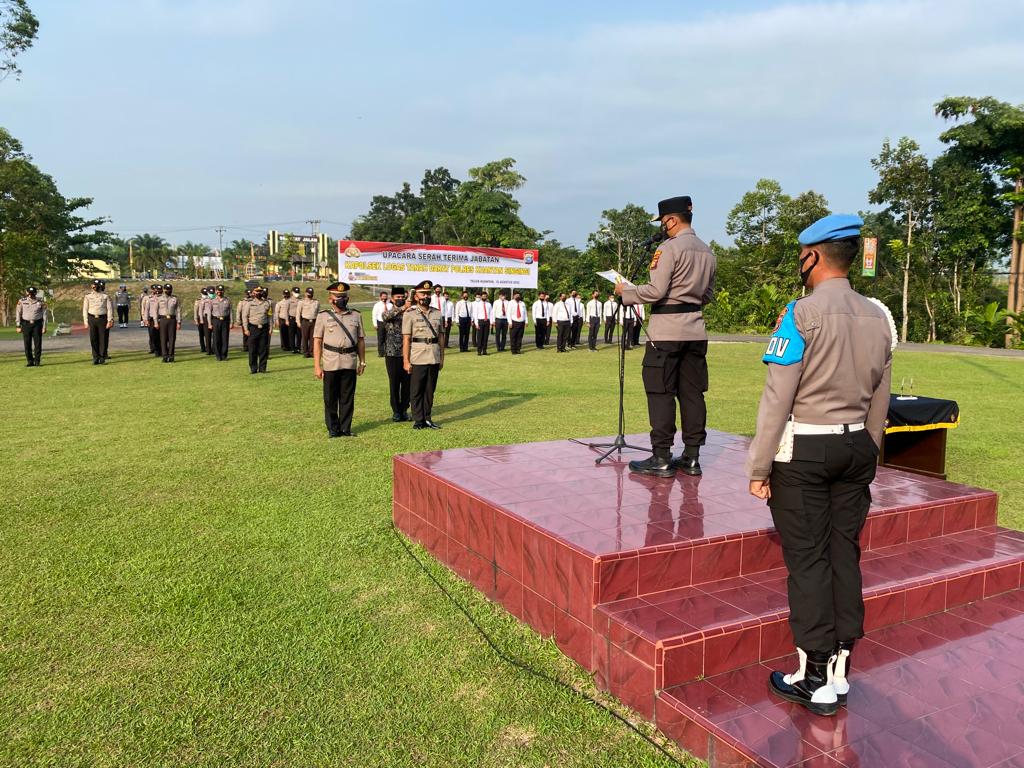 Kapolres Kuansing Pimpin Upacara Serah Terima Jabatan Kapolsek Logas Tanah Darat  