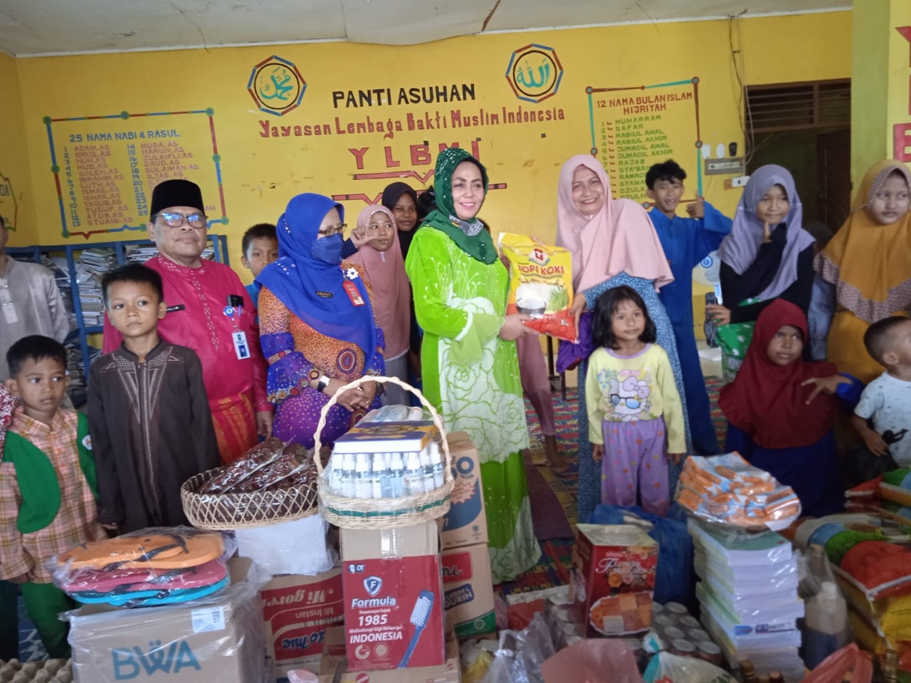 Momen HUT Riau dan HUT RI, Hj Misnarni Ajak Berbagi Untuk Panti Asuhan