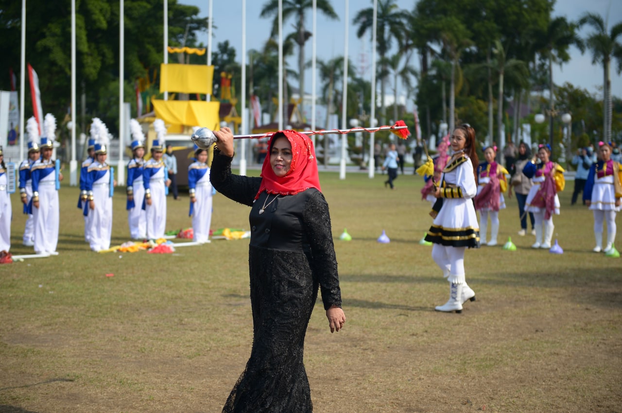Berlangsung Meriah, Gubri dan Istri Bermain Drumband Bawakan Lagu Kopi Dangdut 