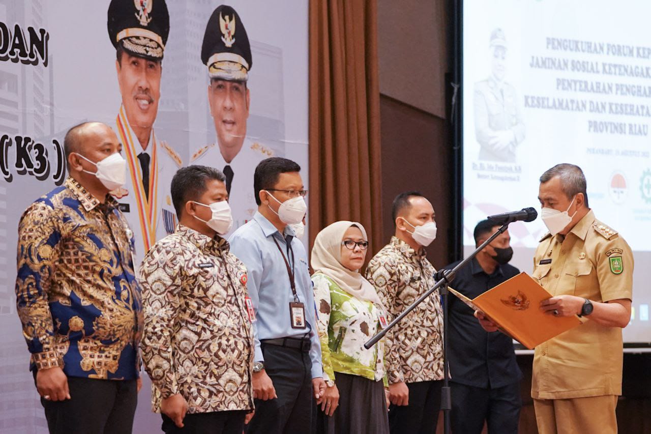 Gubri Serahkan Penghargaan Keselamatan dan Kesehatan Kerja