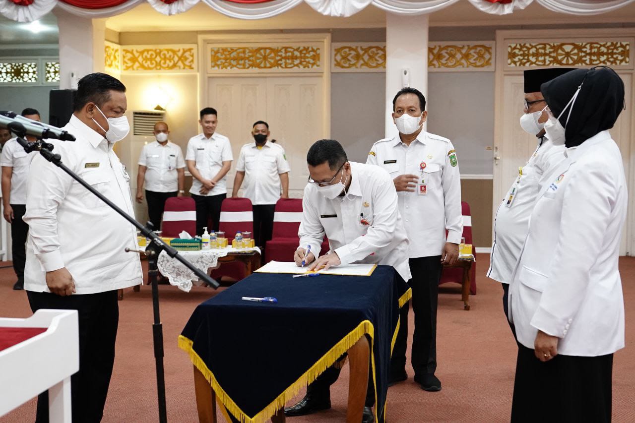 Lantik 70 Pejabat, Setdaprov Minta Tingkatkan Tingkatkan Mutu dan Pelayanan 