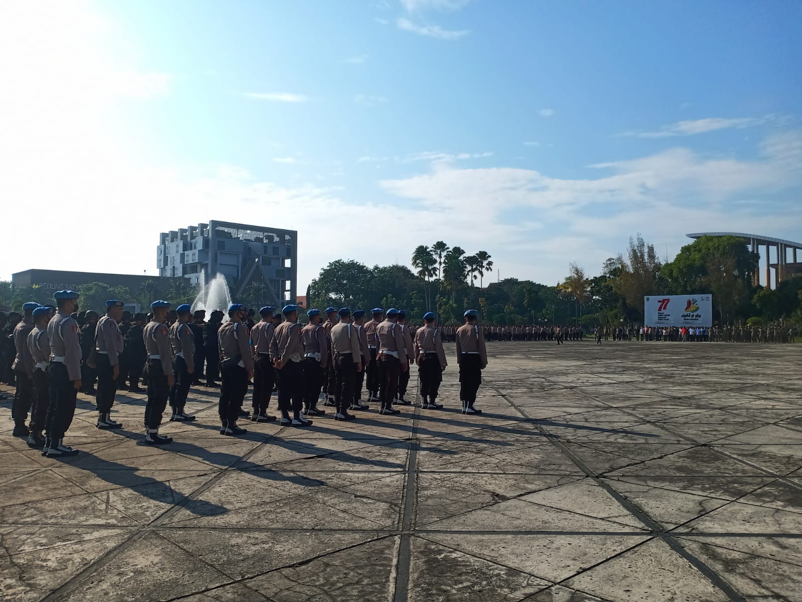 Ribuan Personil Gabungan Bersiaga Hadapi Demo Lima Ribu Massa FSPTI dan KSPSI 