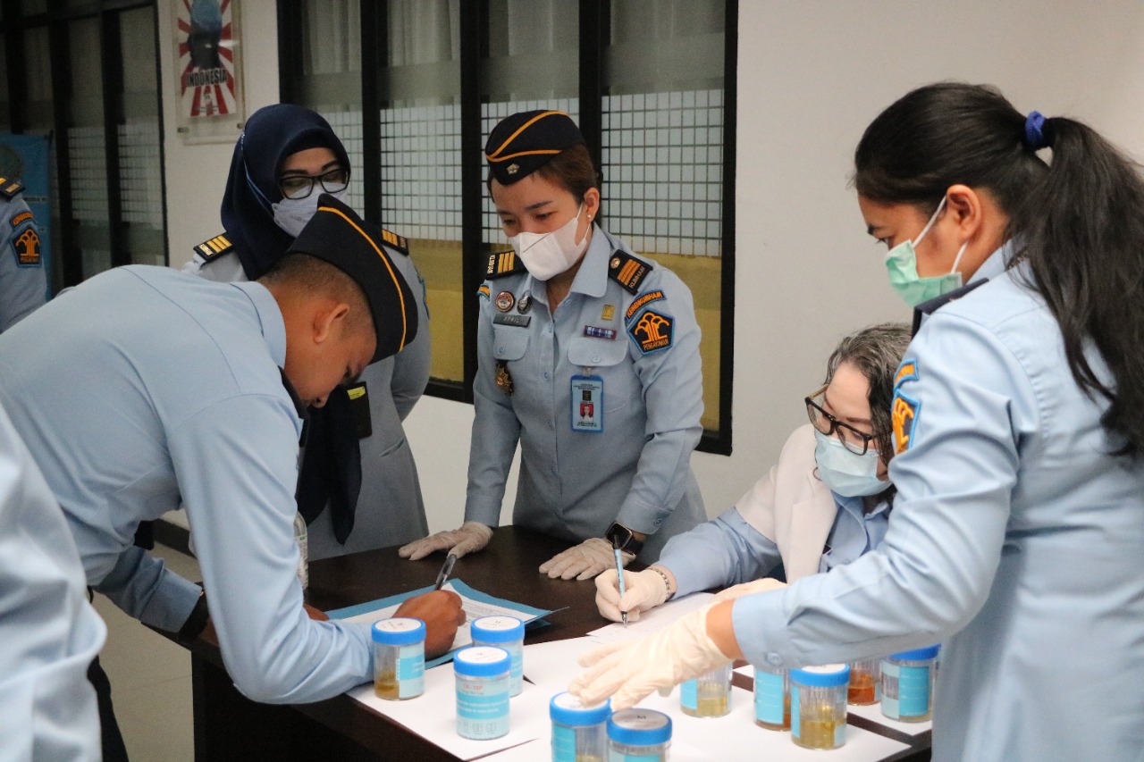 Komitmen Berantas Narkoba, Kanwil Kemenkumham Riau Perintahkan ASN Tes Urine