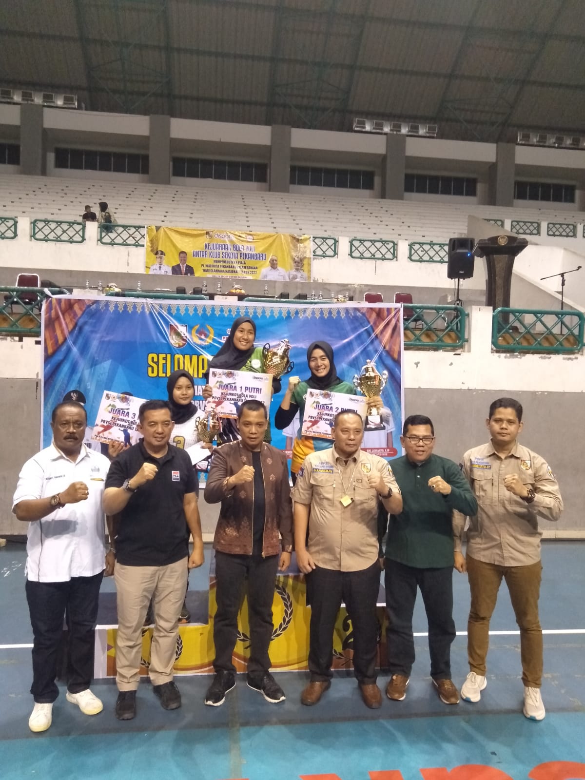 Tim Putri Mustank dan Putra Sialang Juara Pertama di Kejuaraan Bola Voli Kota Pekanbaru