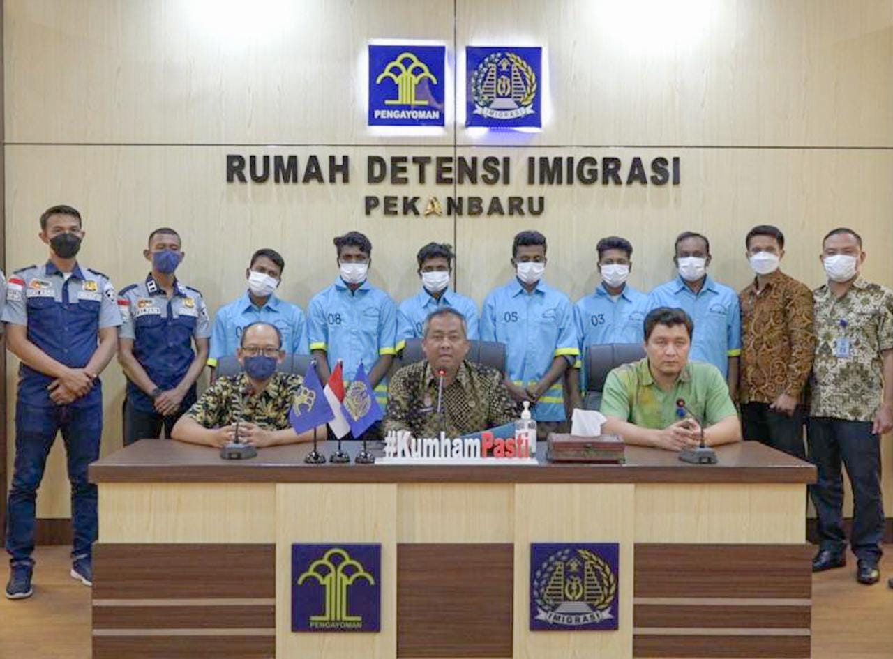 Sebanyak 6 WN Bangladesh dideportasi ke Negara Asalnya