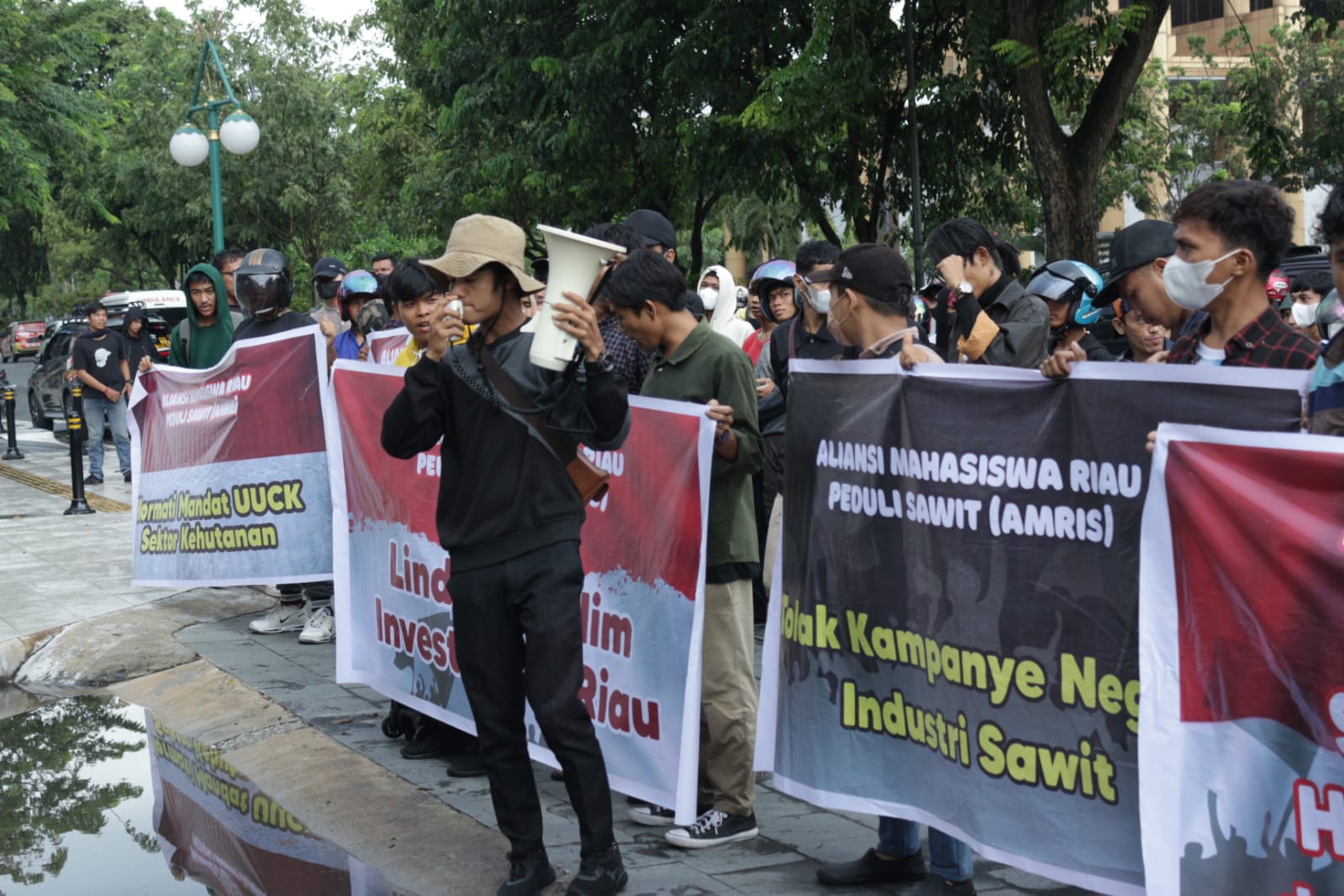  Datangi Kejati, Massa AMRIS Minta Stop Penyebaran Hoax Industri Sawit Dalam  Kawasan Hutan
