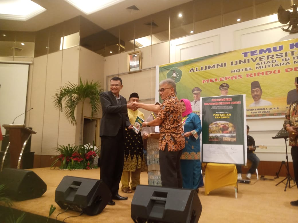 IKA Faperta Unilak Luncurkan Buku Bertajuk Menyongsong Pertanian Tangguh