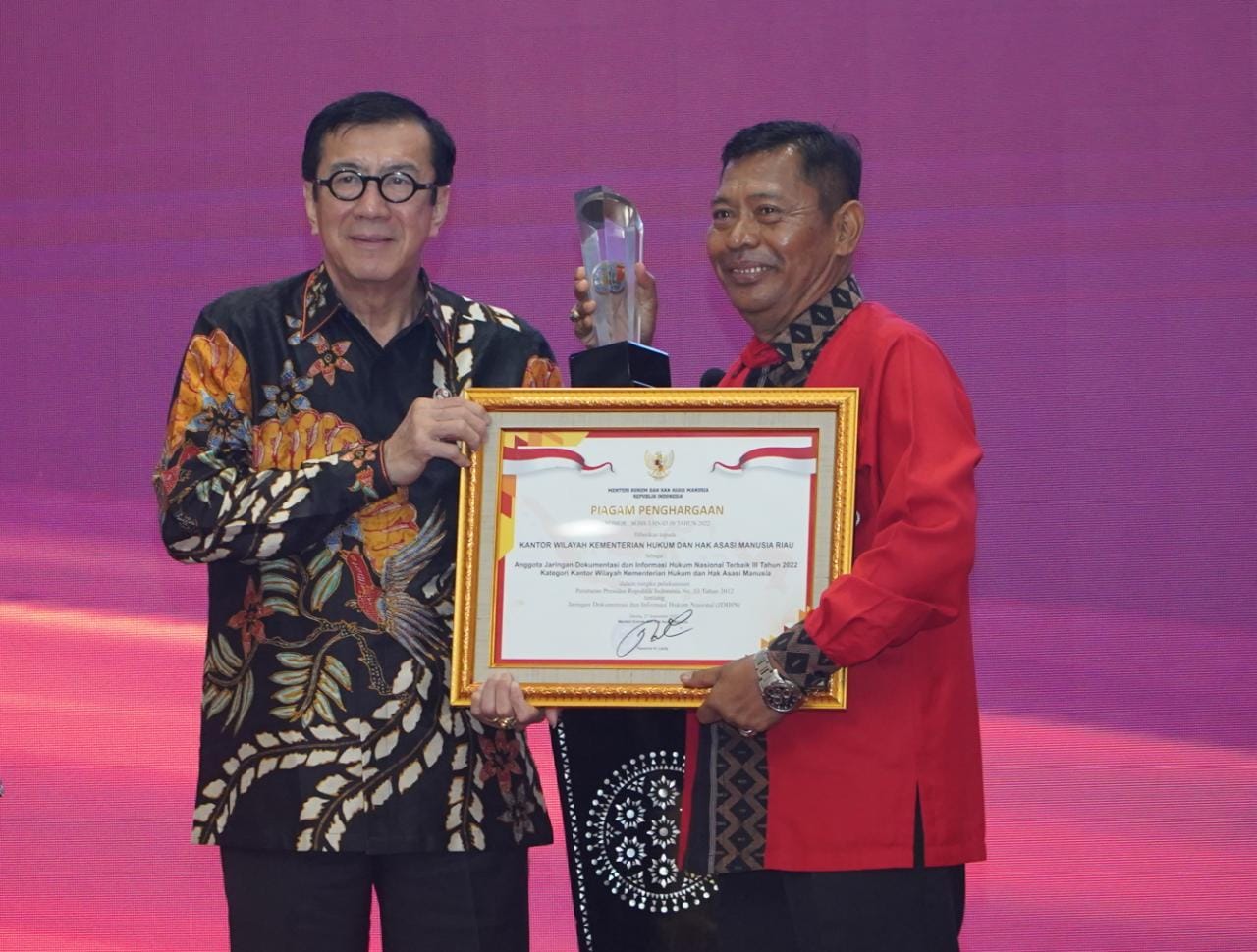 Kanwil Kemenkumham Riau Raih Penghargaan Terbaik III Pengelola JDIH 
