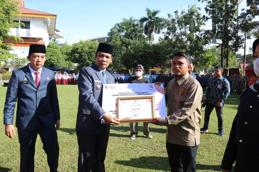 Robi Armilus Raih Pemuda Berprestasi Pekanbaru di Bidang Sosial dan Lingkungan