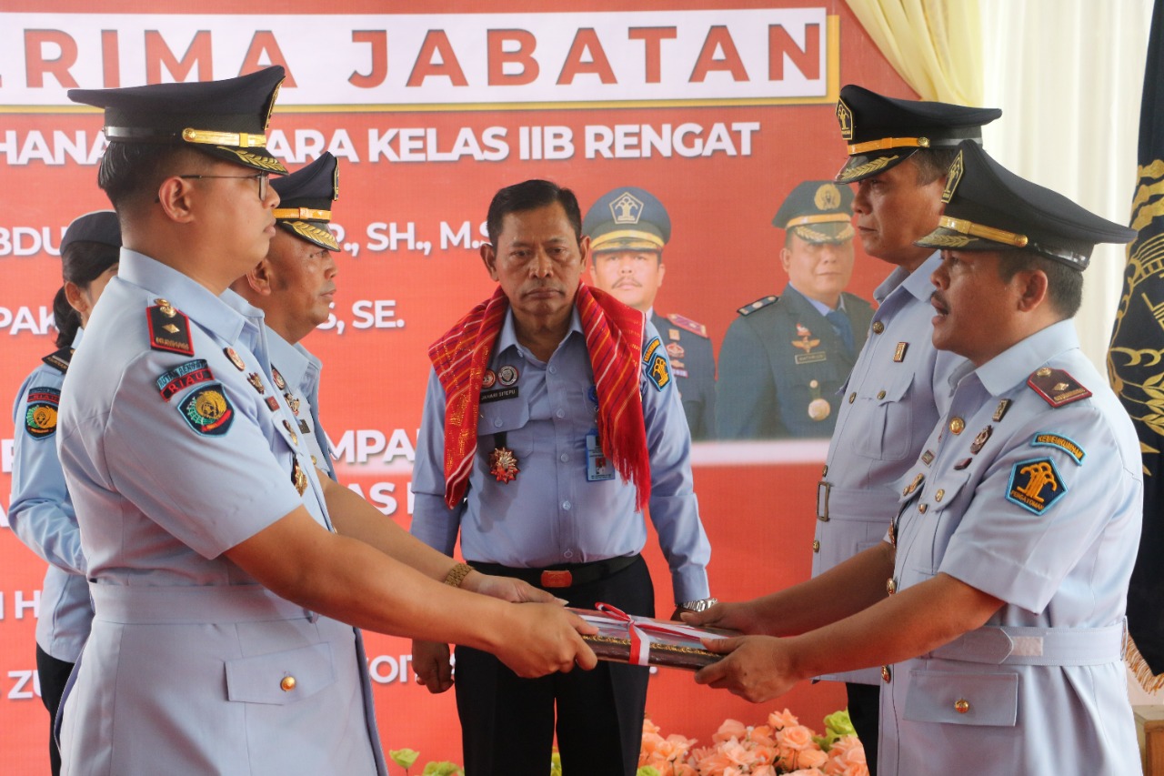 Ini Pesan Kakanwil Kemenkumham Riau Saat Pisah Sambut Kepala Satuan Kerja Rengat 