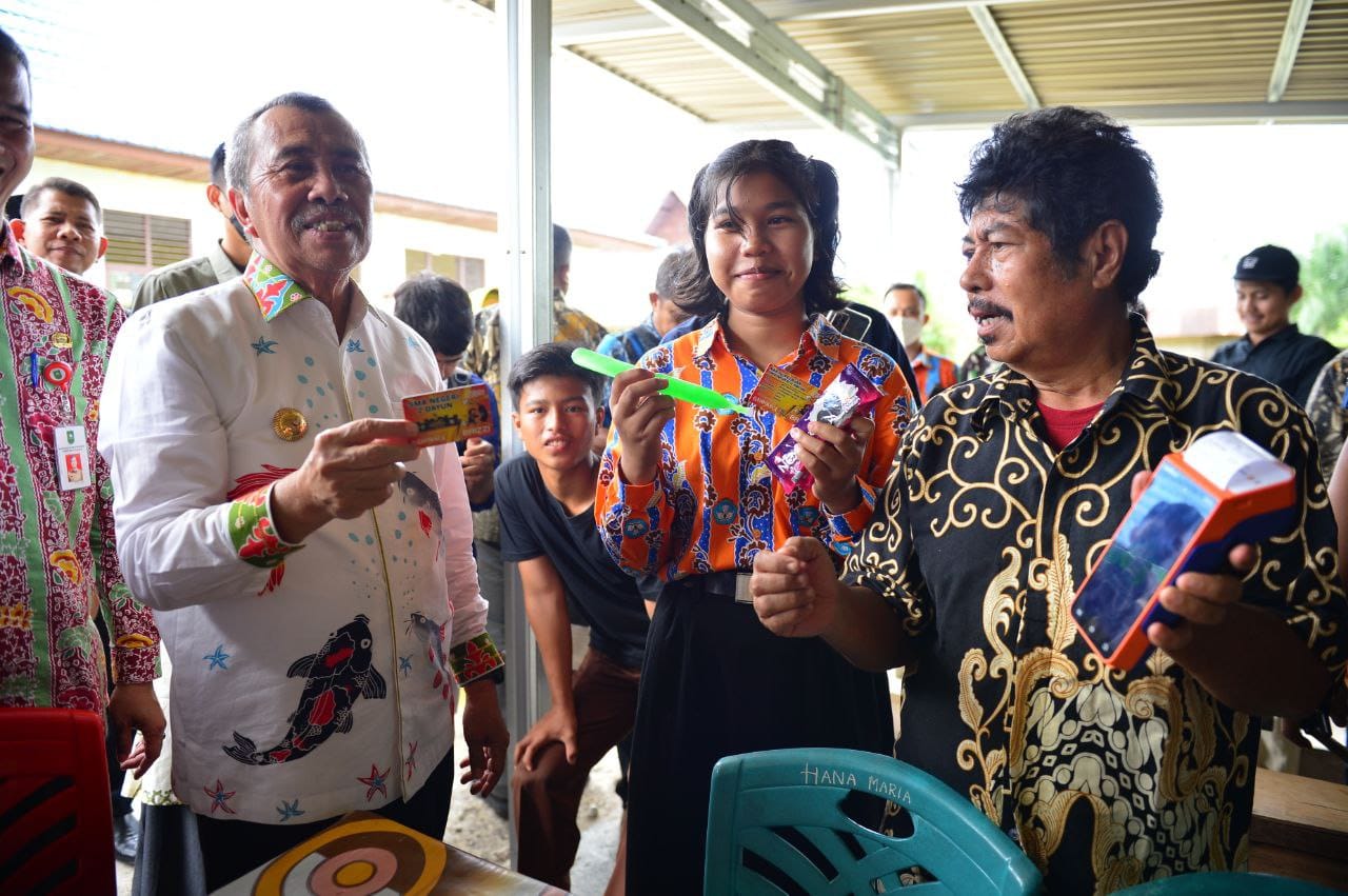 Perdana, Gubri Launching E-Money untuk Pelajar di SMA 2 Dayun