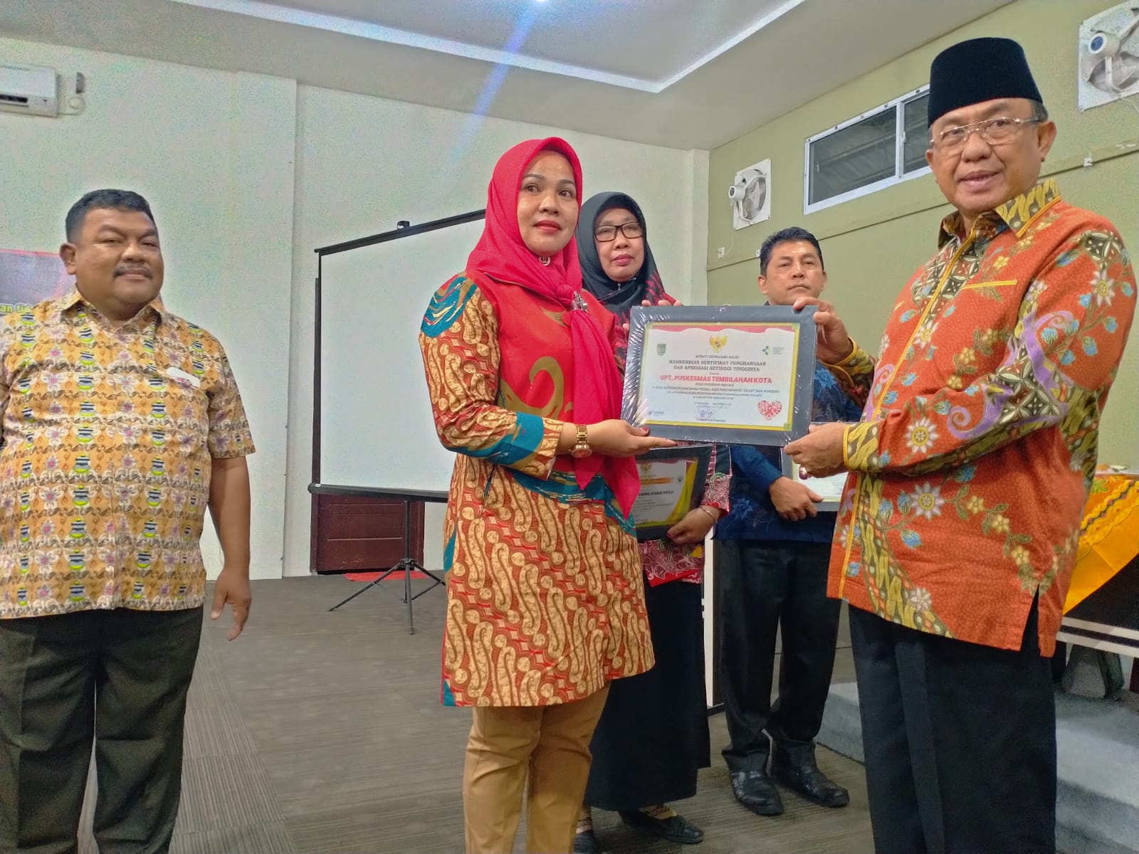 Dinkes Inhil Berikan Penghargaan kepada 3 Puskesmas Terinovatif