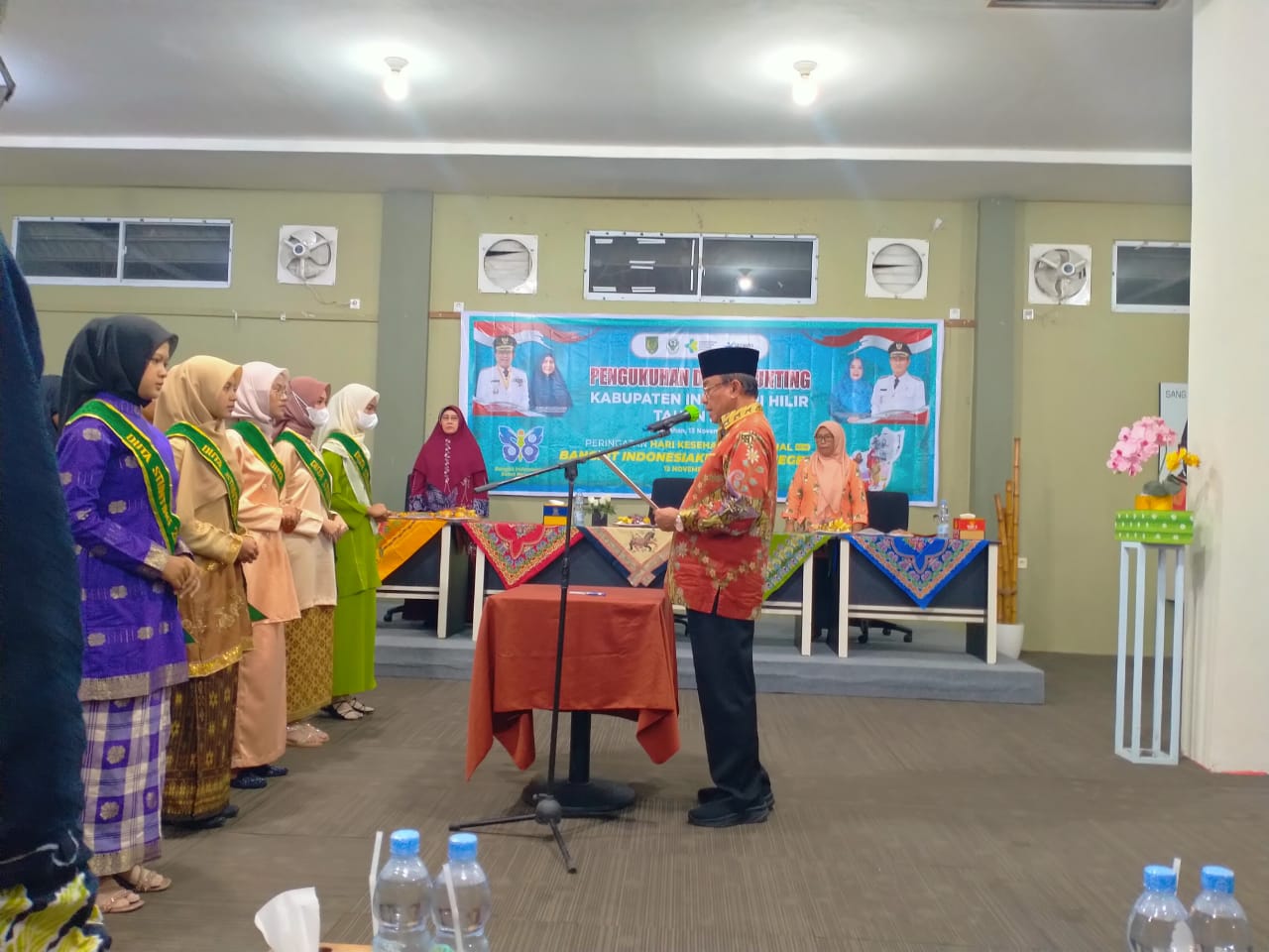 Dikukuhkan Bupati HM Wardan, Siswi SMAN 1 Kateman Terpilih sebagai Duta Stunting Inhil