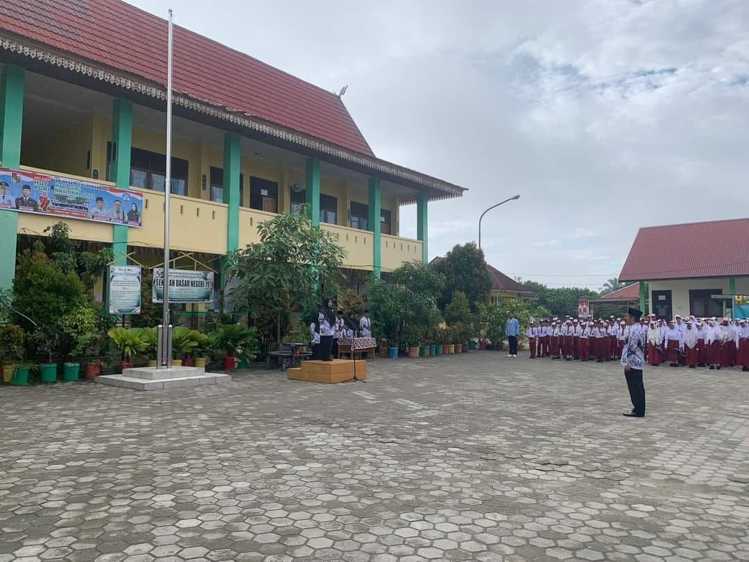 Peringatan Hari Guru di SD Negeri 191 Pekanbaru Penuh Suasana Kekeluargaan 